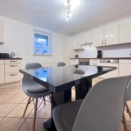 Apartment Moderne L Ruhige Lage Nahe L Wenige Minuten Ins Zentrum Von *