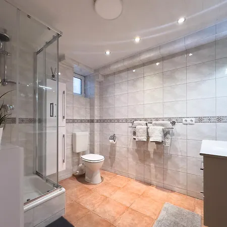 Moderne L Ruhige Lage Nahe L Wenige Minuten Ins Zentrum Von *