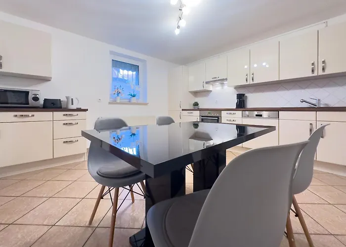 Apartment Moderne L Ruhige Lage Nahe L Wenige Minuten Ins Zentrum Von *