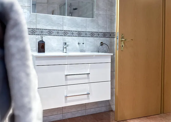 Moderne L Ruhige Lage Nahe L Wenige Minuten Ins Zentrum Von Apartment Schwerin (Mecklenburg-Vorpommern)