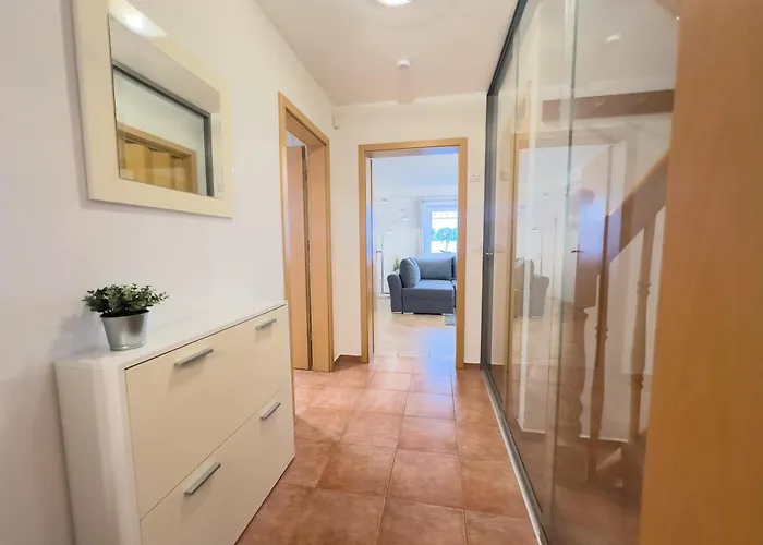 Moderne L Ruhige Lage Nahe L Wenige Minuten Ins Zentrum Von *