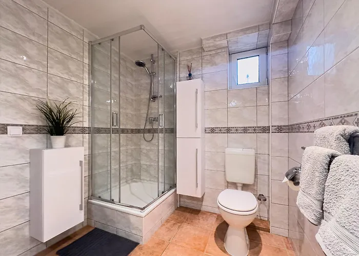 Moderne L Ruhige Lage Nahe L Wenige Minuten Ins Zentrum Von Schwerin (Mecklenburg-Vorpommern)